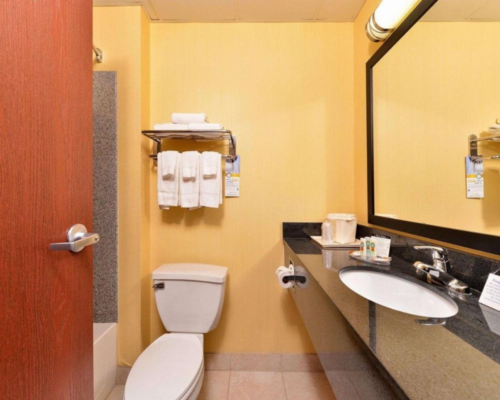 Quality Suites Stratford Image 16