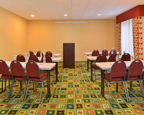 Quality Suites Stratford image 7